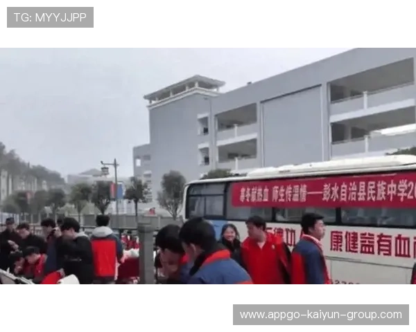 学生质疑军训献血“换休假”校方澄清:自愿行为 学生质疑军训献血“换休假”校方澄清:自愿行为